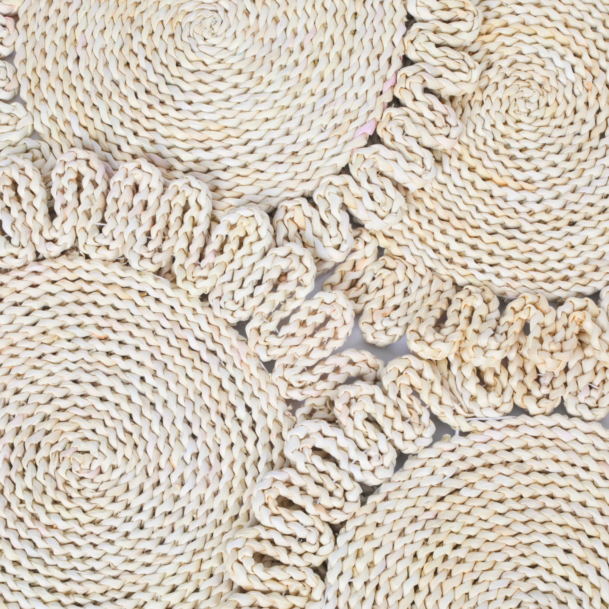4 pc/set Flower Shape Straw 15" Placemats - Image 8