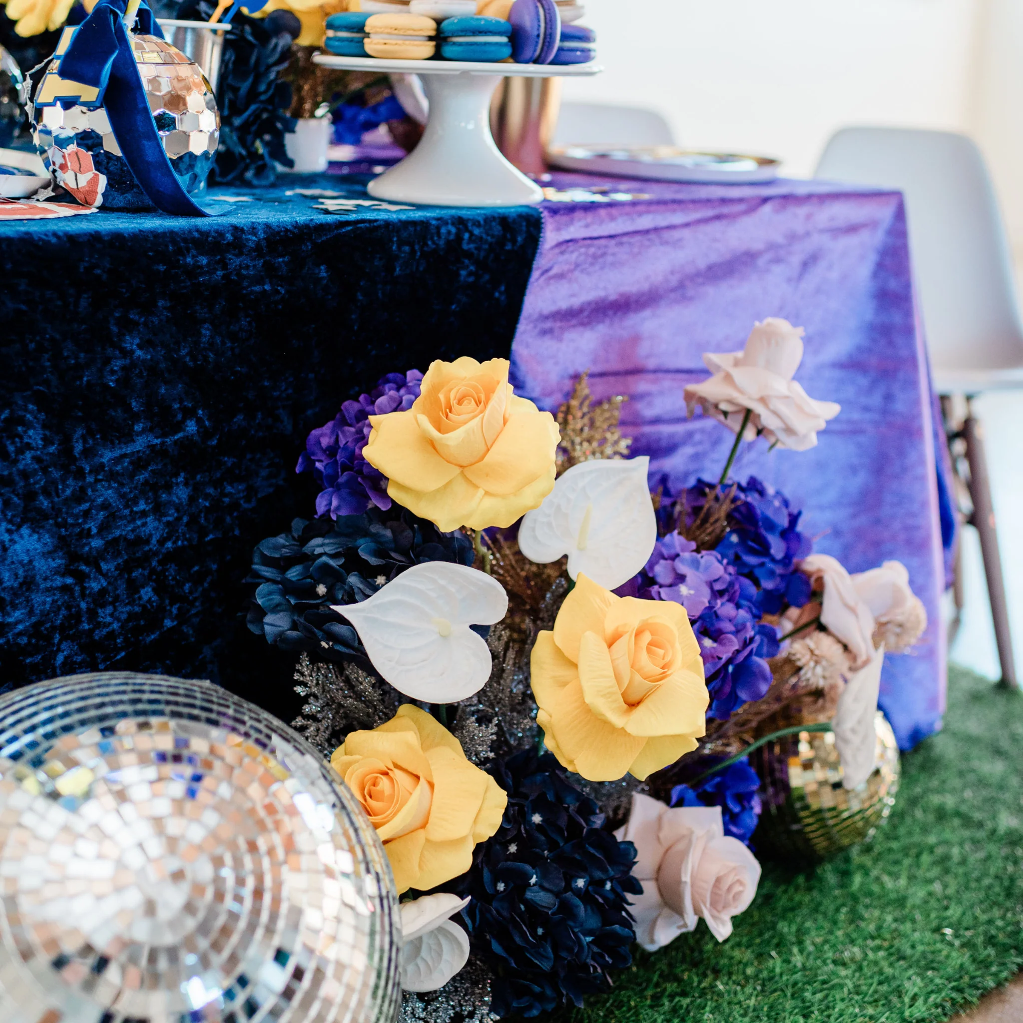 Velvet 90"x156" Rectangular Tablecloth - Navy Blue - Image 4
